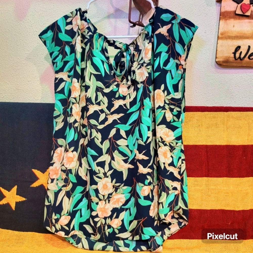 Beautiful XL floral blouse by Lauren Conrad